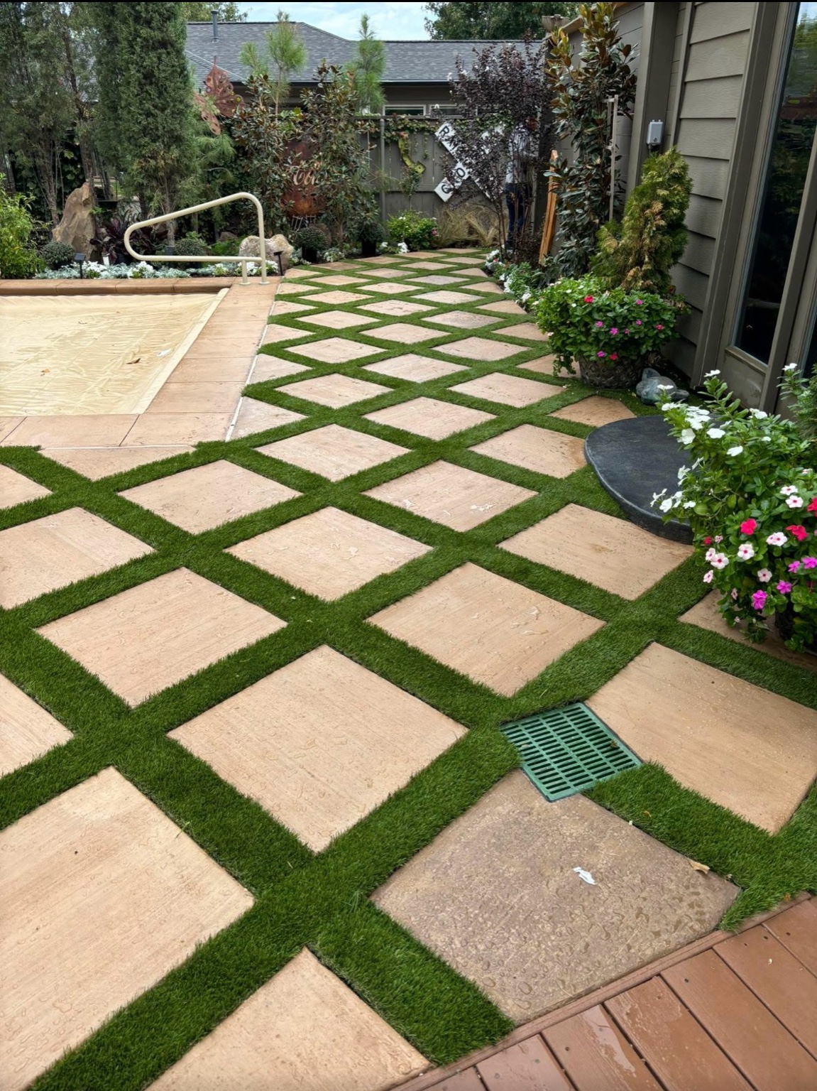 Decorative concrete pavers style patio